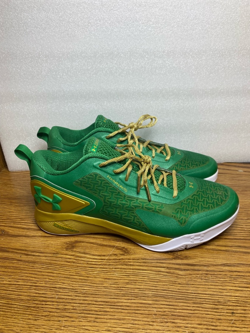 Under Armour ClutchFit Drive Basketball Shoes Notre Dame Fighting Irish Men 12.5